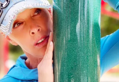 Összeöltözött az 5 éves lányával a 60 éves színésznő - A szettjükért megőrül a világ - Fotók