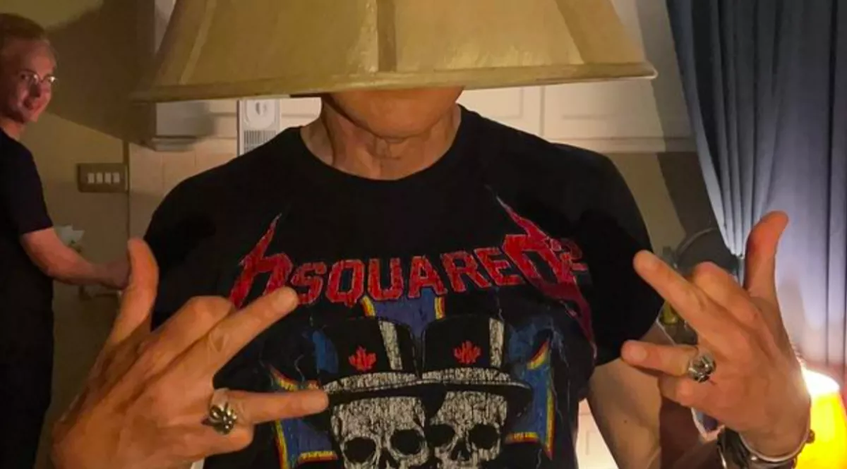 Leleplező képek: ez a 22 éves cicababa az 59 éves énekes új párja - Fotók