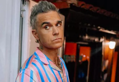 Hazudik a rajongóinak Robbie Williams: átverés a betegségéről szóló sztori