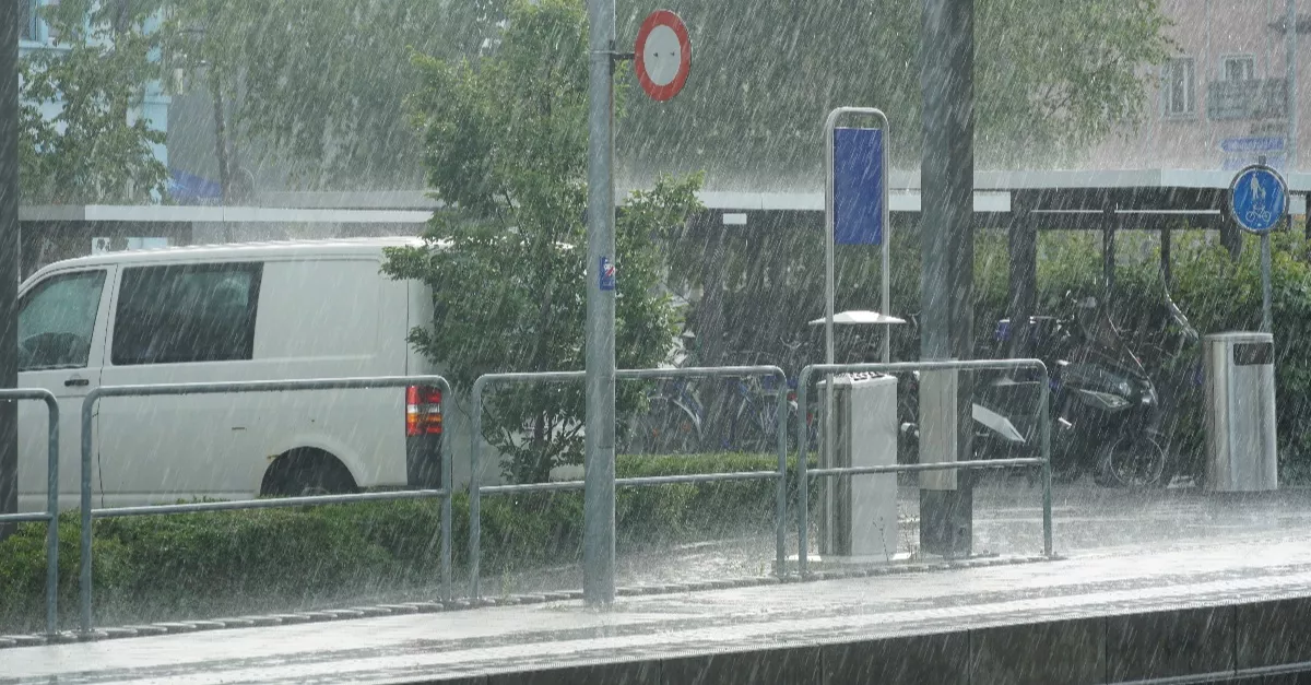 Frissítették a riasztást: ez a 16 vármegye érintett