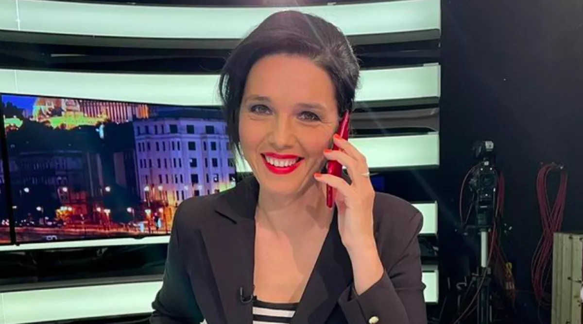 "Hát így nézek ki!" - Az ATV műsorvezetőjének smink nélküli képe felrobbantja a netet