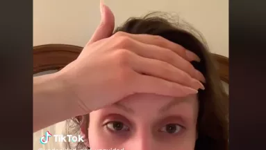 Azt hitte a lány, a pattanását nyomta ki: élete hibáját követte el - Videó