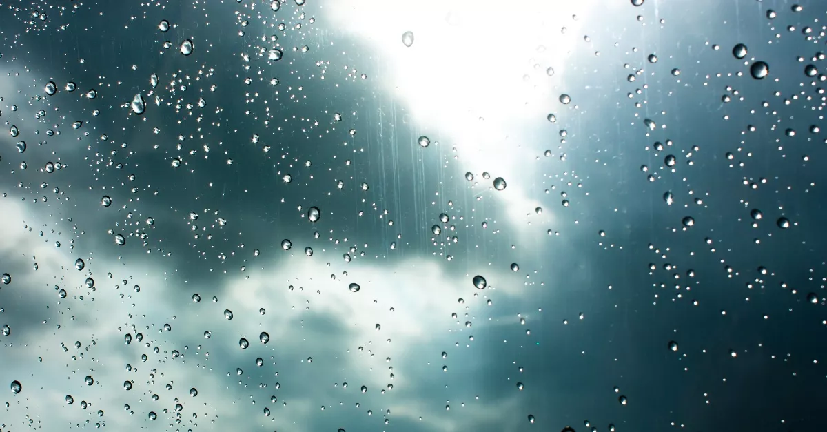 Frissítették a riasztást: 17 vármegyére adták ki - ez vár ránk vasárnap