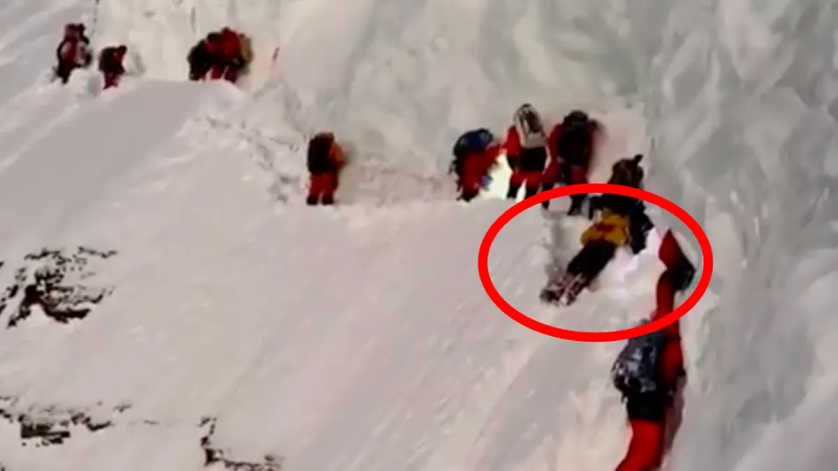 Drámai videó: több tucat hegymászó hagyta meghalni a serpát a K2-n