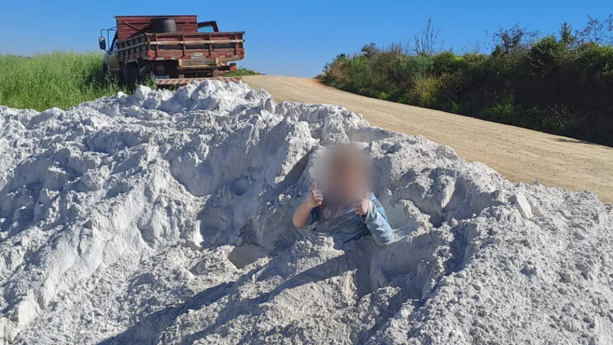 Nem sokkal ezután a fotó után meghalt a 7 éves kisfiú - Nem tudta, mit tesz