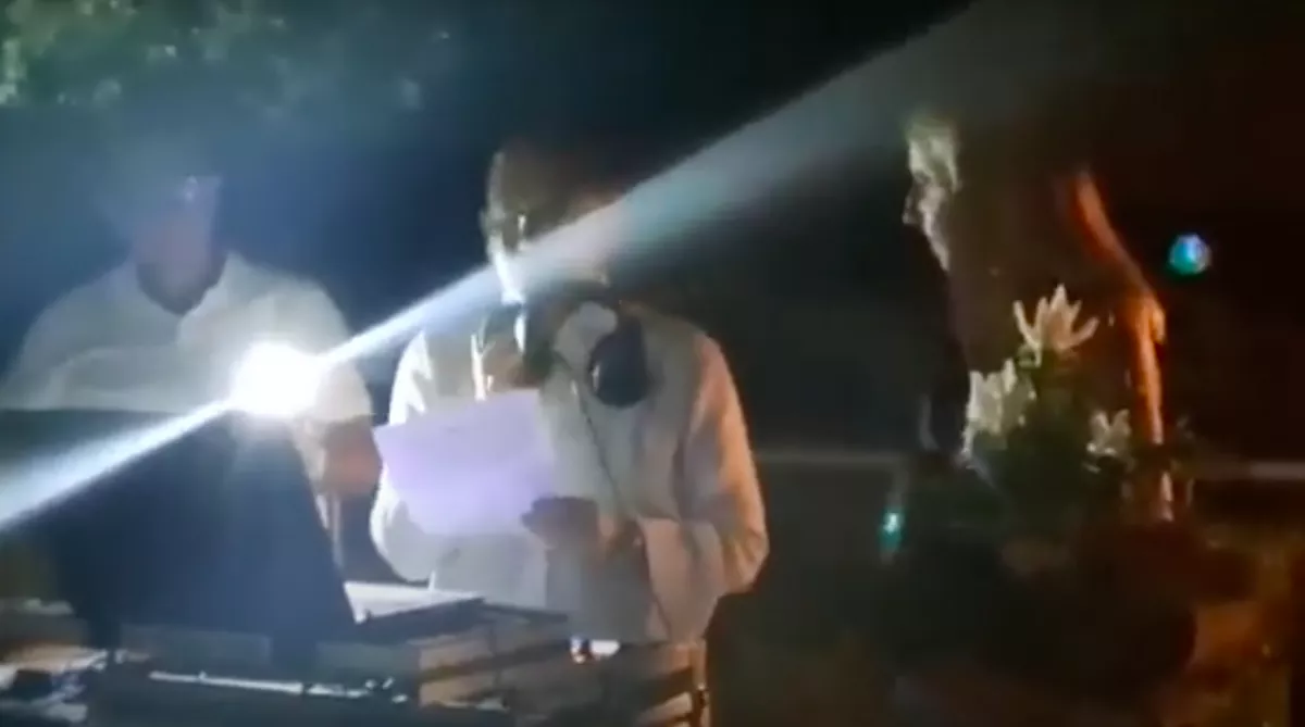 Brutális bosszú: 200 vendég előtt leplezte le hűtlen menyasszonyát a 64 éves bankár - Videó