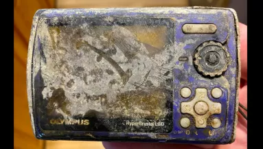 Egy régi fényképezőt talált a folyóban a horgász: a fotók nem mindennapi történetről mesélnek - Fotók