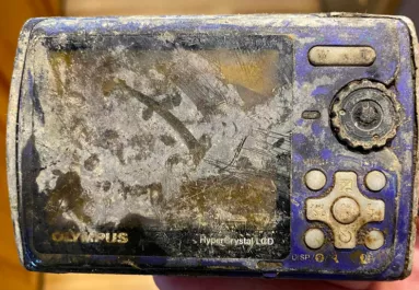 Egy régi fényképezőt talált a folyóban a horgász: a fotók nem mindennapi történetről mesélnek - Fotók