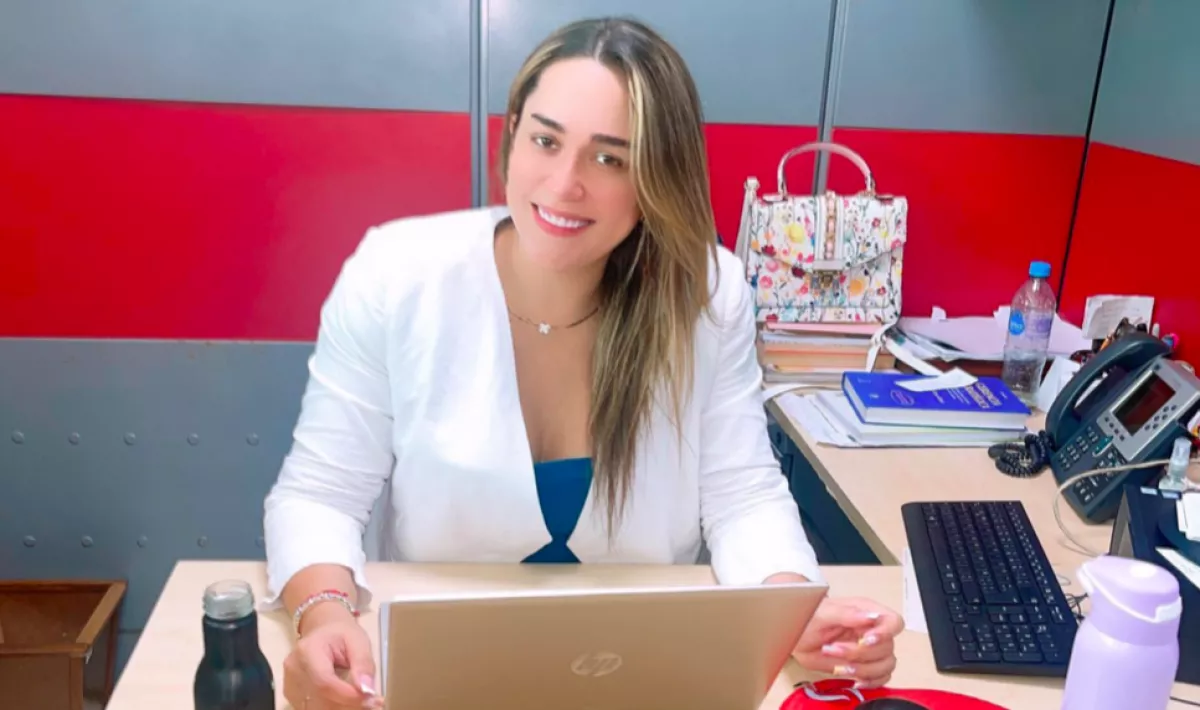 "Szégyentelen!" - Insta-fotói miatt rúgták ki a tanárnőt - Előkerültek a képek