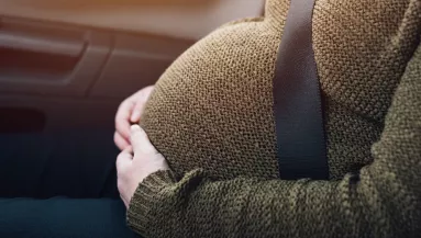 A taxiban szülte meg babáját a 26 éves nő: pár nap múlva megdöbbentő levelet hozott a postás - Fotó