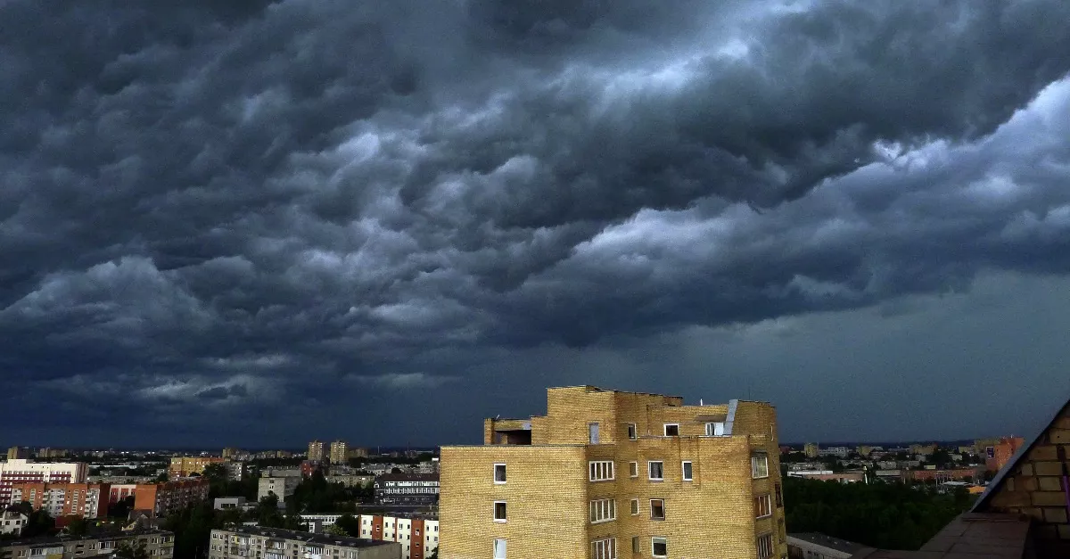 Diónyi jég, 90 km/h-s szél, felhőszakadás, villámárvizek: több vármegyére is riasztást adtak ki