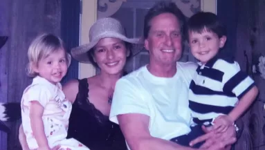 Michael Douglas-ék felnőtt lányáért és fiáért megőrülnek a férfiak és a nők - Fotók