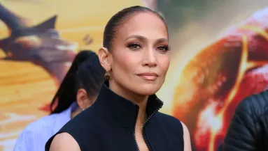 J-Lo kigyúrt hasonmása szenzáció a neten, de: az énekesnő nem követi - Fotók