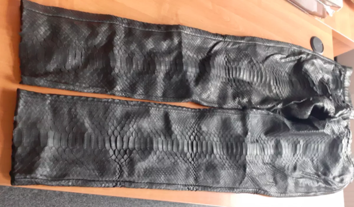 Ezt a nadrágot rendelte a neten a férfi: 5 év börtönt is kaphat érte  - Fotók