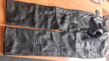 Ezt a nadrágot rendelte a neten a férfi: 5 év börtönt is kaphat érte  - Fotók