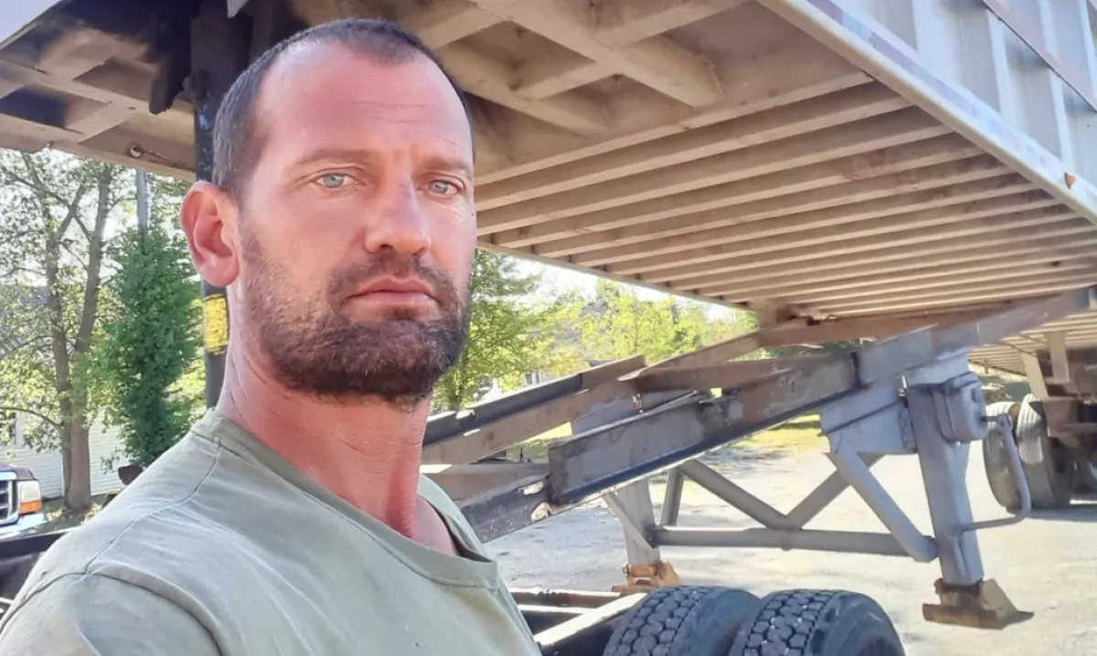 Azt mondták a traktorosnak: ha szűrőket használ a fotóin, bejön majd a nőknek - Íme a végeredmény