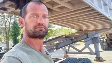 Azt mondták a traktorosnak: ha szűrőket használ a fotóin, bejön majd a nőknek - Íme a végeredmény