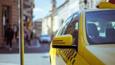 Hazavitte a taxisofőr a gyerekeket: amikor az apa megtudta, honnan jött, elállt a lélegzete