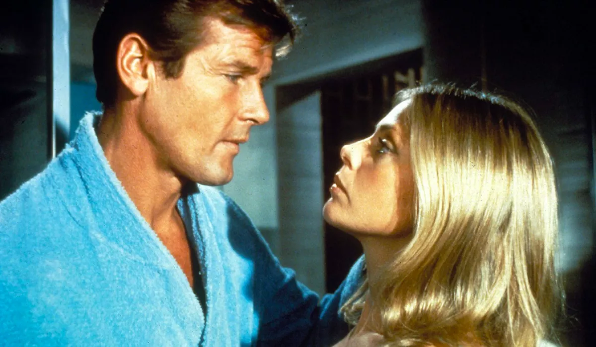 "Tönkretettem az arcom!" - Felismerhetetlen ma már az egykori Bond-lány - Fotók 