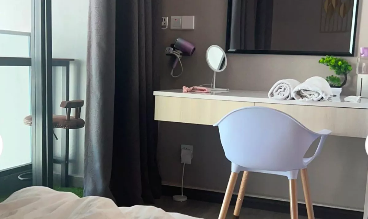 Furcsa érzése volt a nászutas párnak az Airbnb-ben: hátborzongató dolgot találtak - Videó