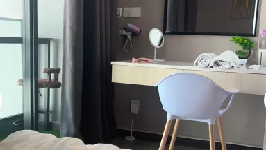 Furcsa érzése volt a nászutas párnak az Airbnb-ben: hátborzongató dolgot találtak - Videó