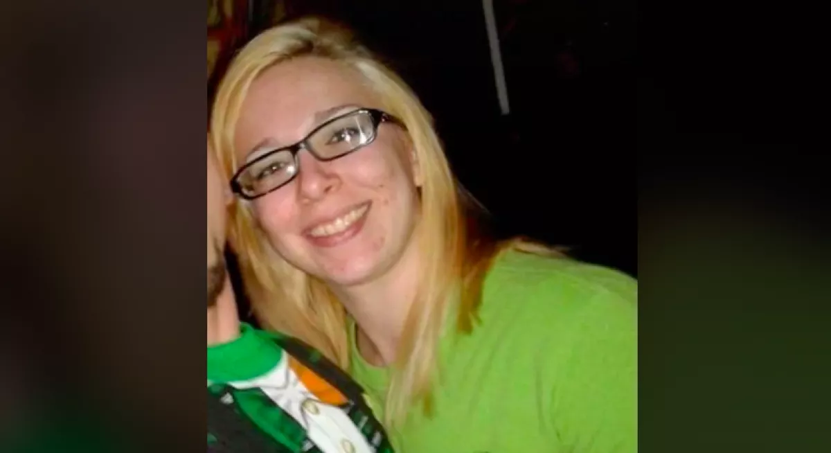 Megbánta a hátborzongató tetoválását a lány - azóta folyton letartóztatják - Videó