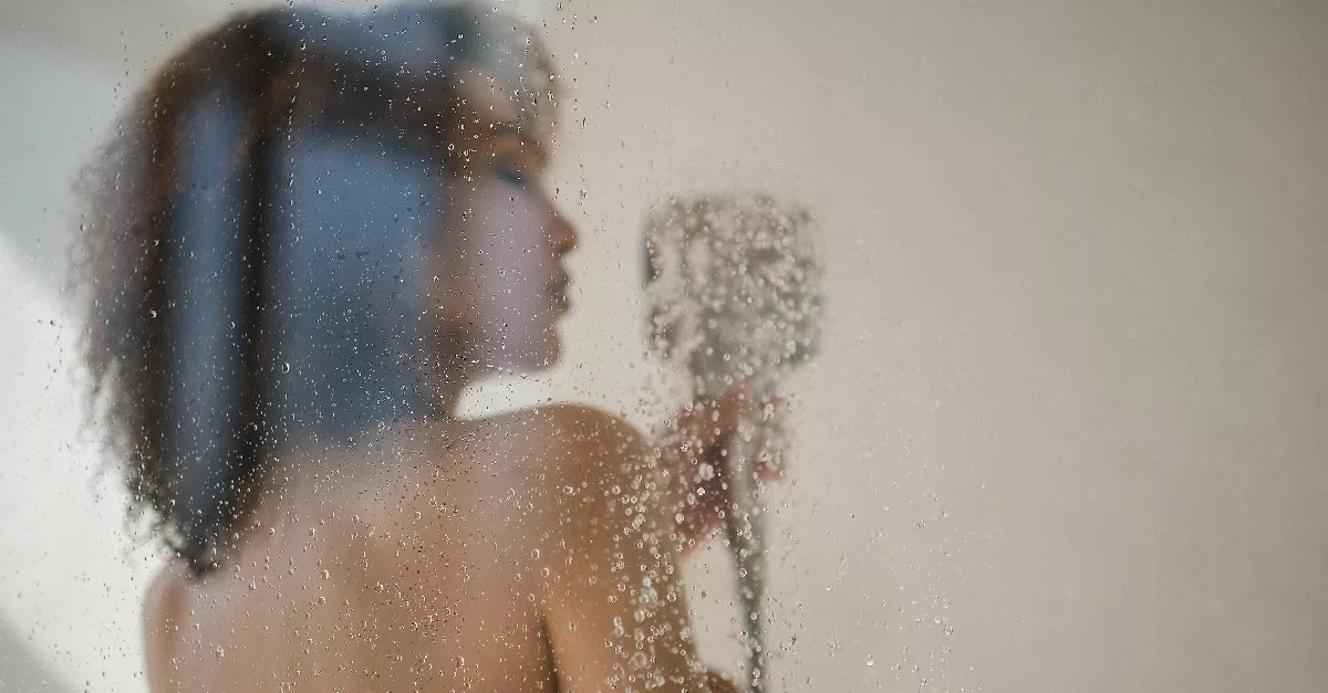 Kijött a zuhany alól a nő, majd rájött: nem volt egyedül - Fotó