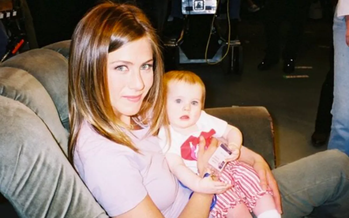 Jennifer Aniston kislánya volt a Jóbarátokban: így néz ki 21 évesen - Fotók