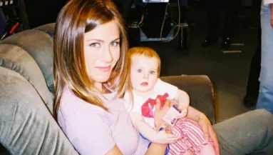 Jennifer Aniston kislánya volt a Jóbarátokban: így néz ki 21 évesen - Fotók