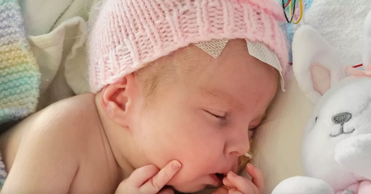 Döntött a bíróság: nem élhet tovább a súlyos beteg csecsemő - Fotók