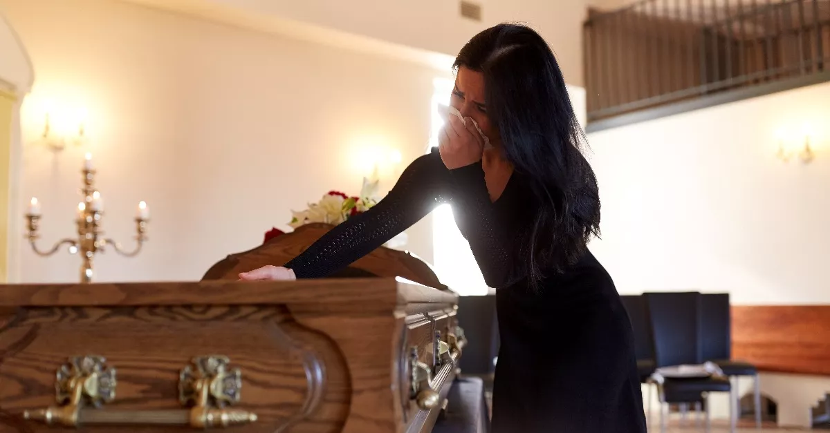 A saját temetésén hívta az anyját a 14 éves fiú - A kamera is be volt kapcsolva