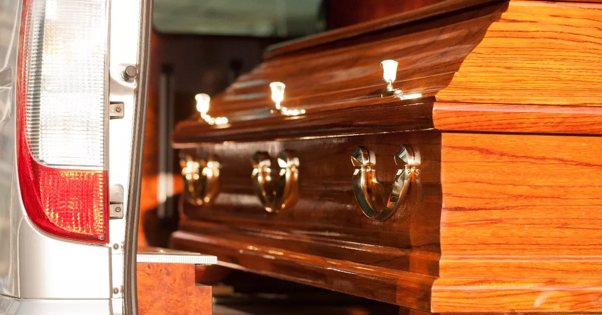 Megdöbbentő hibát követett el az orvos: a hullaszállítók jöttek csak rá