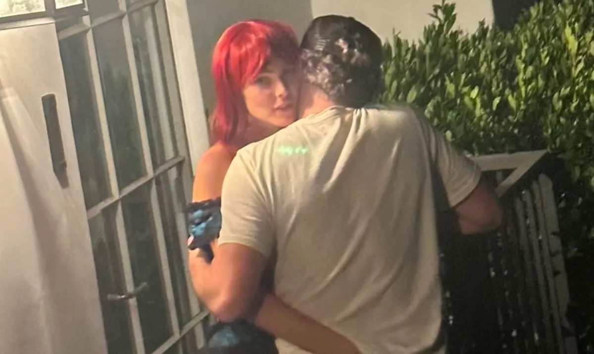 Leonardo Dicaprio boxerében nyúlkált a lány a Halloween-bulin, lefotózták az egészet - Fotók