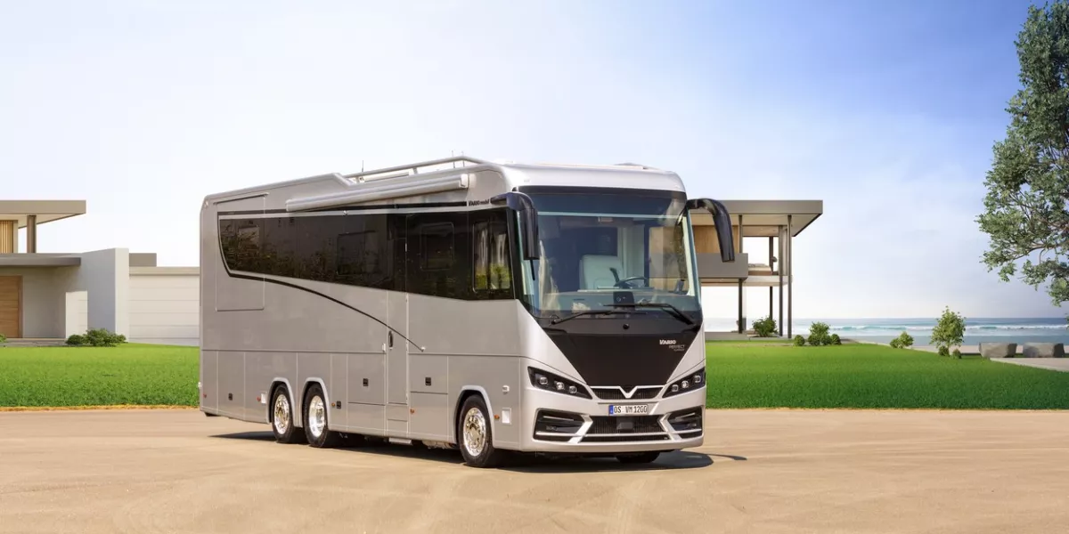 765 080 000 forint - ennyibe kerül ez a lakóautó: felhők a mennyezeten, akvárium a nappaliban - Fotók