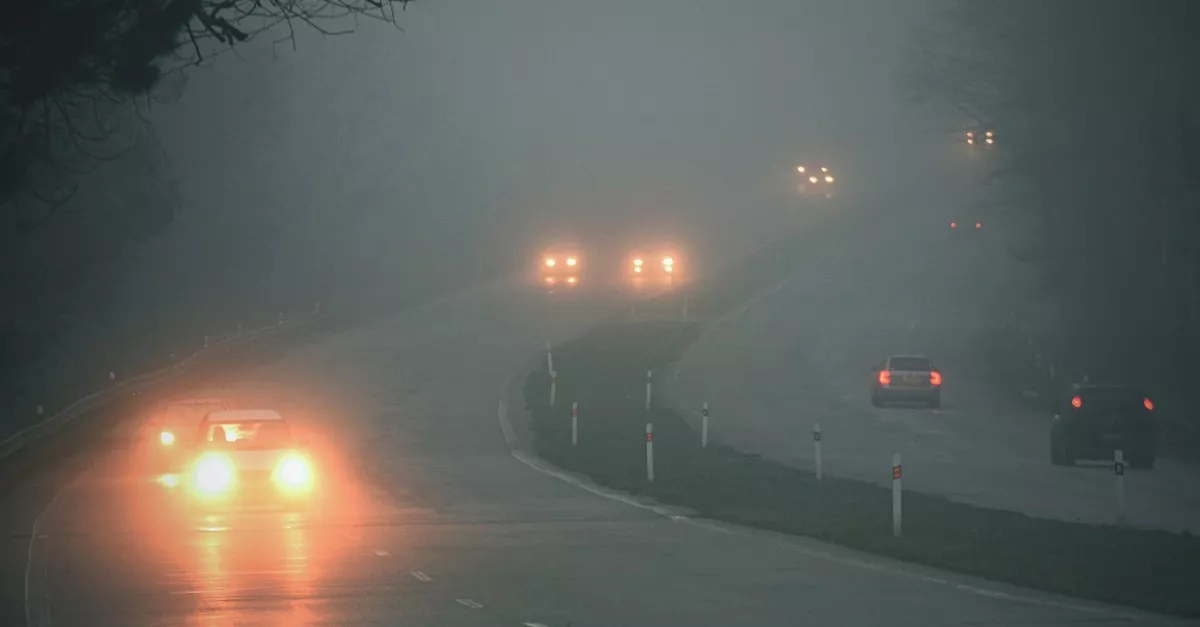 Frissítették a riasztást: köd és zivatarok miatt adták ki több vármegyére is