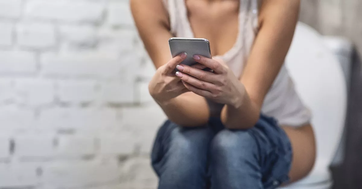 Az orvos figyelmeztet: soha ne ülj a WC-n 10 percnél tovább