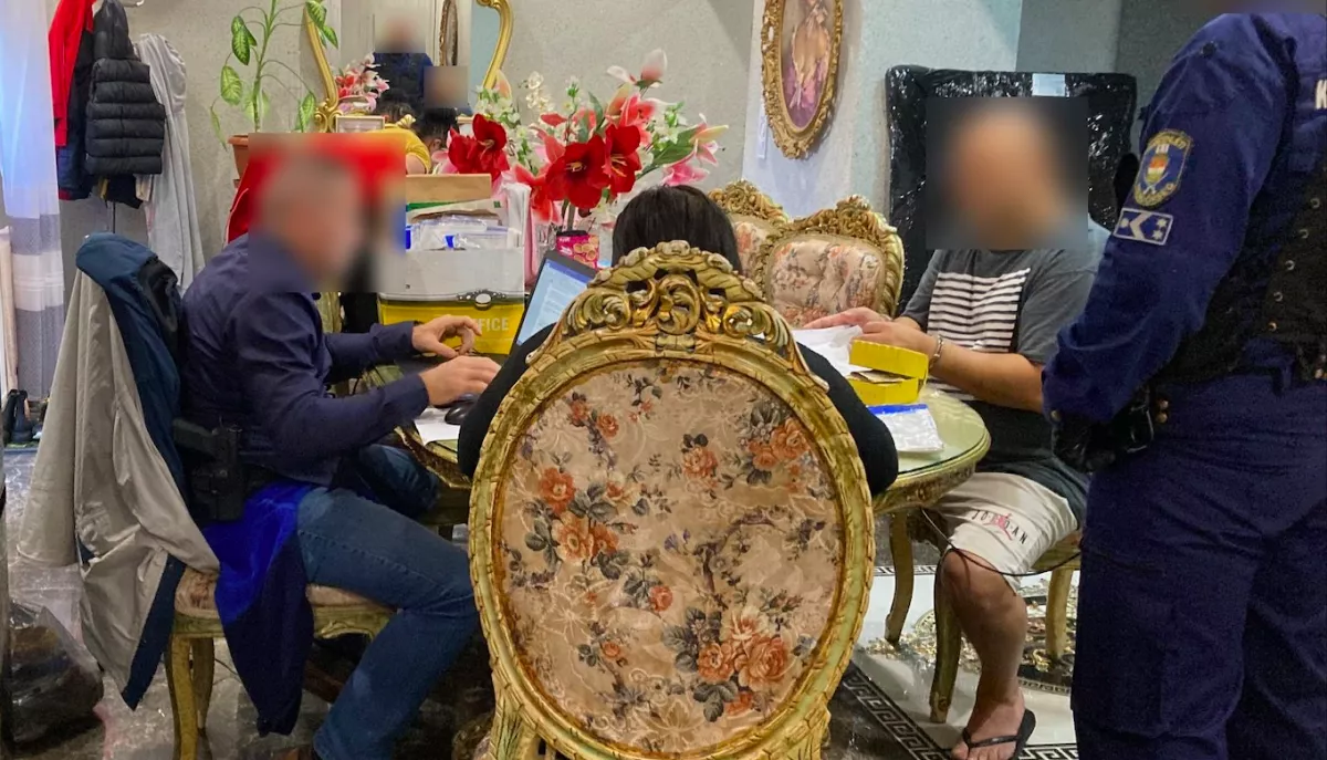 Az apát, a bátyját és a 2 fiát is őrizetbe vették: ebből futotta a mérhetetlen luxusra - Fotók