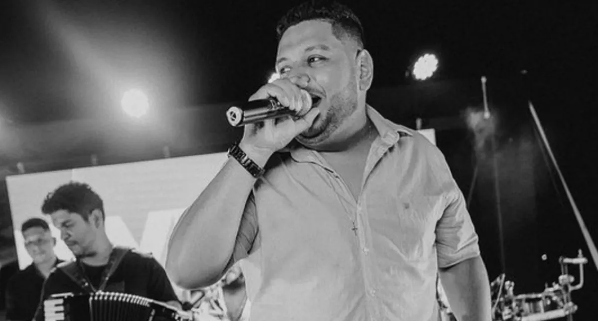 Arcon harapta a pók az ismert énekest: néhány nap múlva meghalt