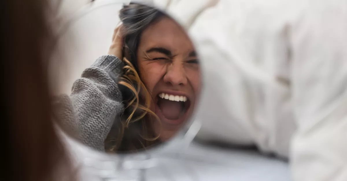 Vigyázz! Ez a népszerű alvási póz ráncokat okoz