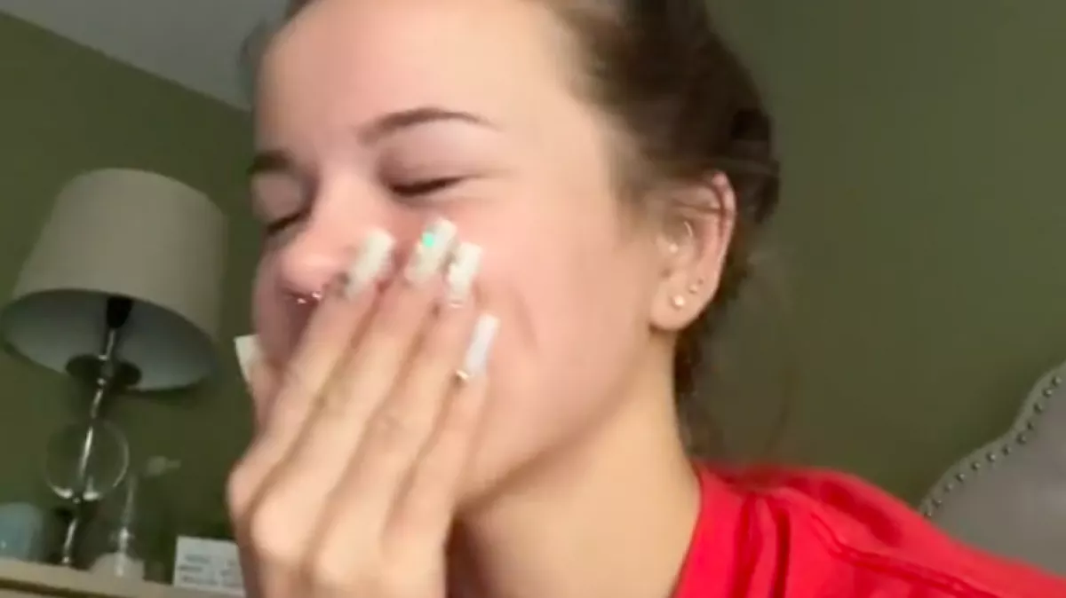 Nem akarta kifizetni barátnője kávéját a srác: amit a pincérlány ezután tett, attól eláll a szavad