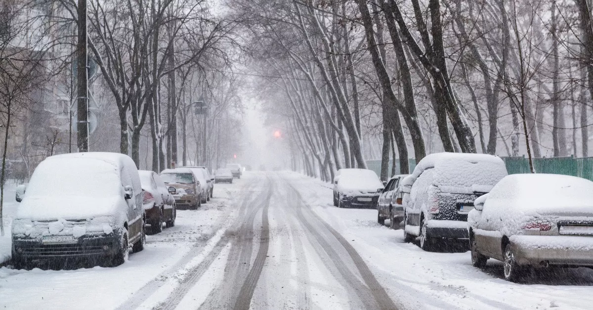 Hózáporok, heves szél, zivatarok: 5 vármegyére adtak ki riasztást