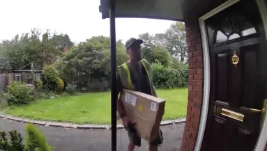 Laptopot rendelt az Amazonon a férfi: sokkot kapott, mit hozott a futár - Fotók