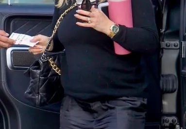 Először fotózták le: negyedik gyermekét várja a magyarok kedvenc színésznője