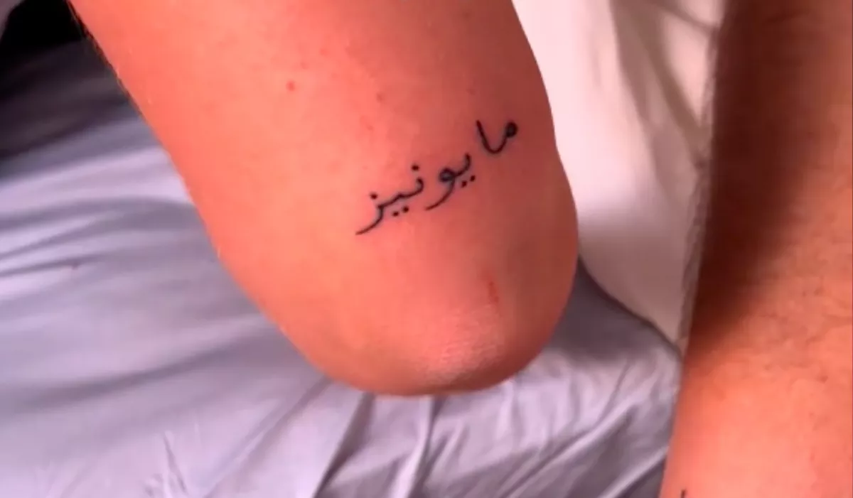 Marokkóban csináltatott partnertetkót a lány az új ismerősével: aztán rátette a Google fordító kameráját - Videó