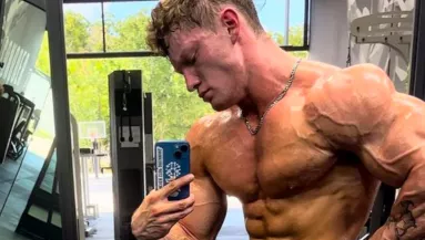 56 év után: Arnold Schwarzeneggert ez a tini taszította le a trónról - Fotó