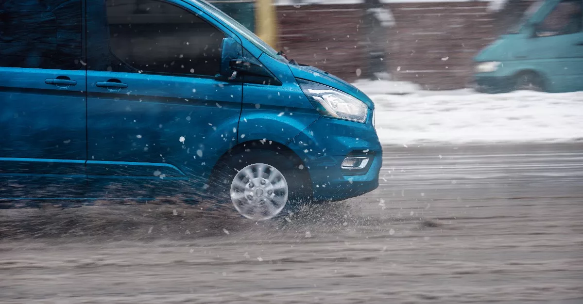 Záporos csapadék, 80 km/h-s szél: 14 vármegyére adtak ki riasztást