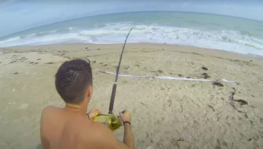 Ijesztő, amit ez a horgász kifogott: de ő látszólag higgadt maradt - Videó