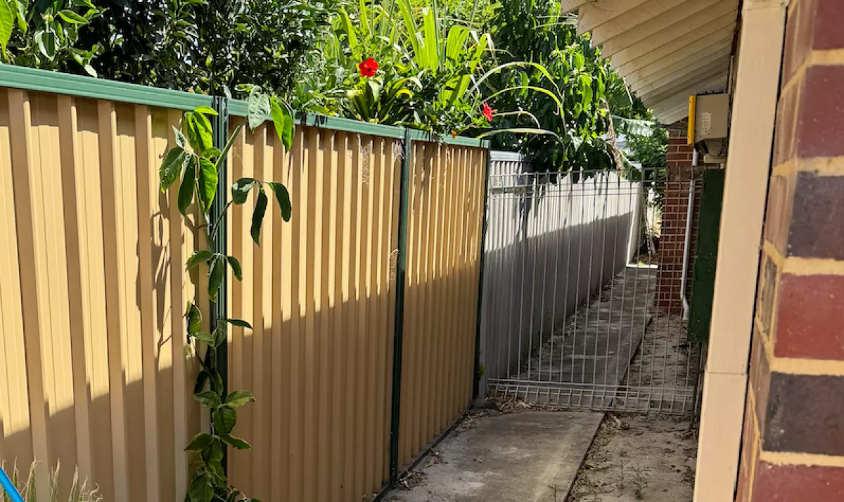 Magas vízszámlát kapott az idős pár a nyaralás után: átvizsgálva a kertet jött az igazi csapás