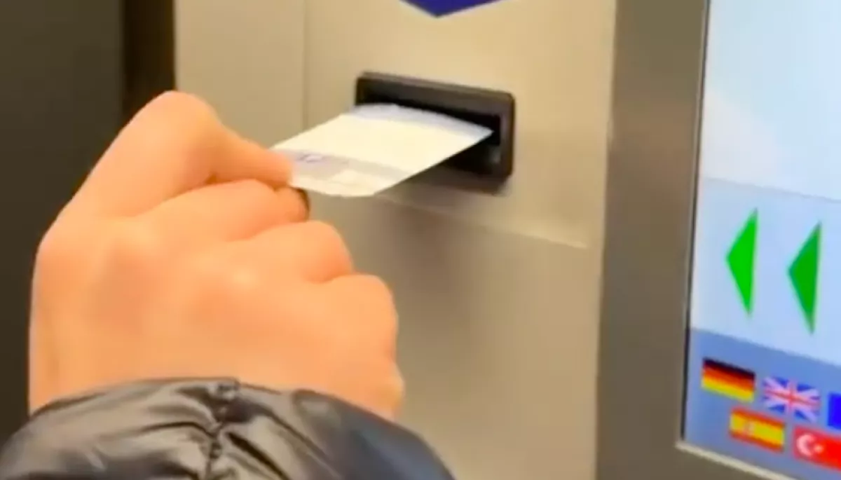 Három napig parkolt egy férfi a reptéren: aztán jött élete sokkja - Videó