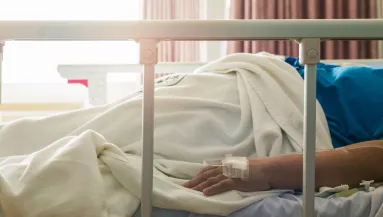 "Viszlát, r.banc" - 15 éve fájt a nő lába, levágatta - Videó